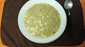 Květáková polévka s krupicí a vejcem