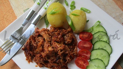 Trhané kuřecí ve víno-rajčatové šťávě