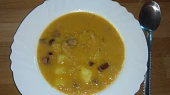 Zelná polévka s klobásou