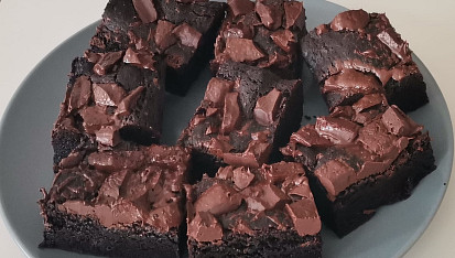 Čokoládové brownies s kousky čokolády