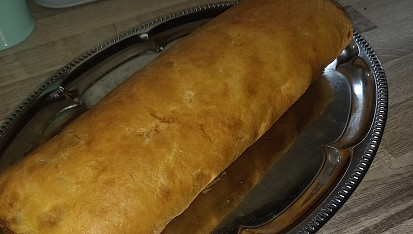 Obrácená jablková roláda, Je výborná. Použil jsem špaldovou hladkou a super.