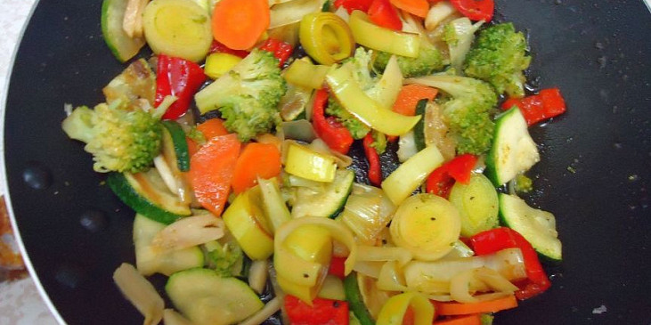 Pohanka se směsí restované zeleniny