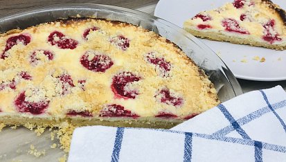 Rychlý tvarohový koláč z drobenky s ovocem