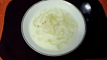 Bílá zelná polévka kudlanka
