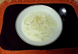 Polévka kudlanka zelná bílá