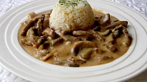 Hovězí Stroganov se žampiony