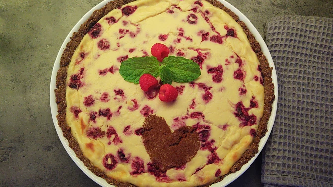 Pečený cheesecake s malinami