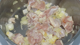 Vynikající sýrová omáčka s těstovinami