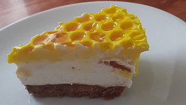 Nepečený asijský medový cheesecake