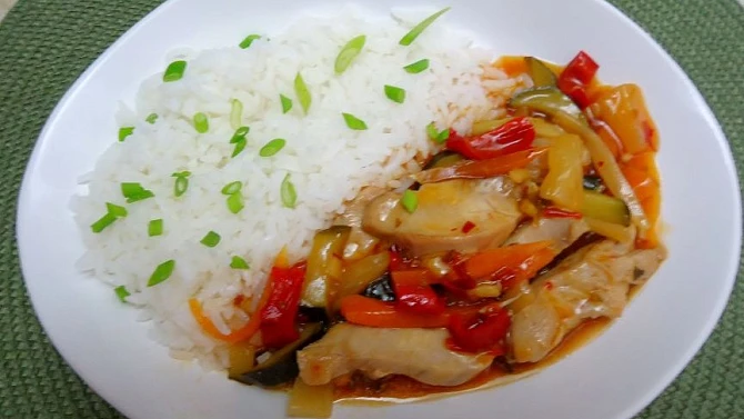 Kuřecí maso ve sladké chilli omáčce