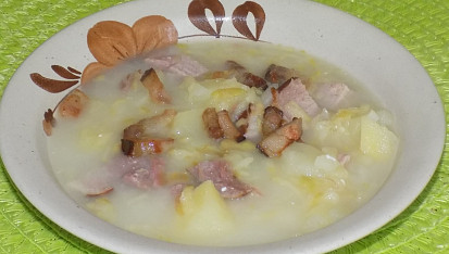 Polévka s uzeným masem a křenem