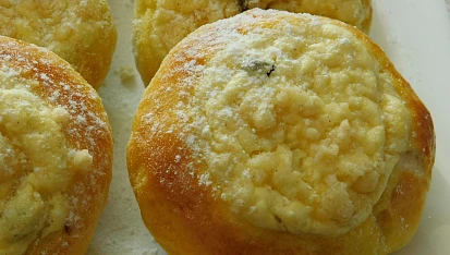 Povidlové koláče z kynutého jogurtového těsta