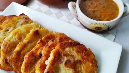 Čočková polévka a bramborové placky s kysaným zelím a uzeným masem, Čočková polévka a bramborové placky s kysaným zelím a uzeným masem