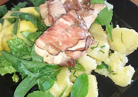 Kuřecí balíčky s bylinkami ve slanině s javorovou glazurou