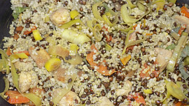 Zeleninový salát s masem, čočkou a kuskusem