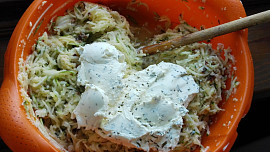 Bramborová bába s cuketou a houbami