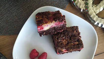 Malinové brownies s mascarpone