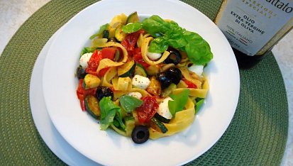 Tagliatelle s olivami a zeleninou