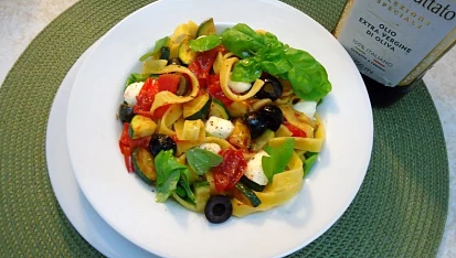 Tagliatelle s olivami a zeleninou