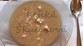 Žmolková polévka s petrželkou