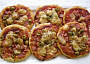 Domácí mini pizza s olivami a šunkou