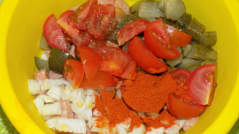 Rychlý špekáčkový salát