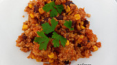 Zapečená quinoa s červenými fazolemi a kukuřicí