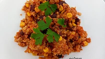 Zapečená quinoa s červenými fazolemi a kukuřicí