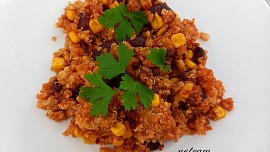 Zapečená quinoa s červenými fazolemi a kukuřicí