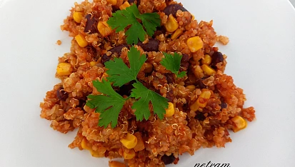Zapečená quinoa s červenými fazolemi a kukuřicí