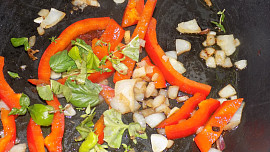 Cuketové růžičky s česnekem