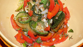 Cuketové růžičky s česnekem