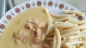 Mrkvová omáčka s kousky uzeného kuřete