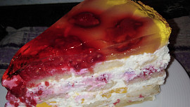 Nepečený tvarohovo-pudinkový dortík s jahodami a želé
