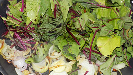 Zeleninový sataj s arašídovou omáčkou