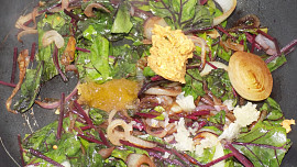 Zeleninový sataj s arašídovou omáčkou