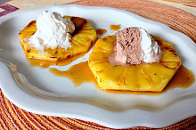 Grilovaný ananas se zmrzlinou