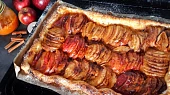 Francouzský jablečný koláč s marmeládou
