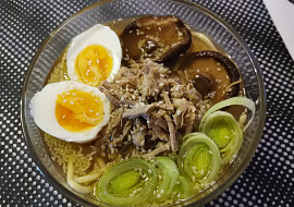 Vepřový ramen (silný vývar)