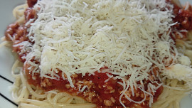 Směs na špagety s drcenými rajčaty a mletým masem