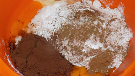 Vláčná perníková buchta