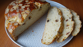 Vláčný velikonoční mazanec