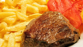 Hovězí steak s rozmarýnem a grilovanými brambory