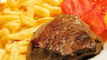 Hovězí steak s rozmarýnem a grilovanými brambory
