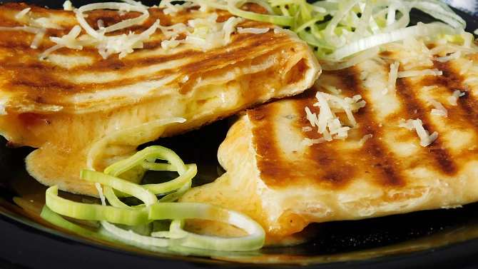 Grilovaná tortilla se sýrem