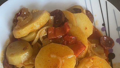 Rychlé brambory s klobásou a zeleninou, Servíruji