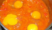 Vejce v rajčatové omáčce