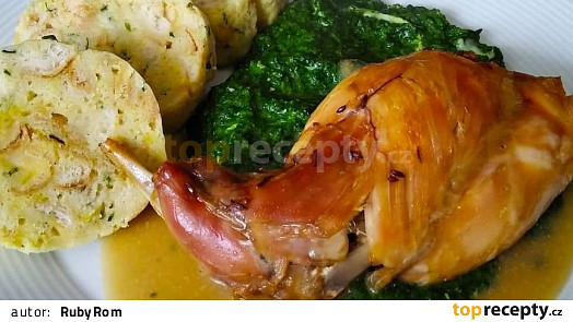 Domácí králík na česneku s uzeným bůčkem