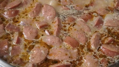 Klasický bramborový guláš neboli buřtguláš (výborný a hustý), Byl vynikající :-)