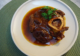 Telecí ossobuco s omáčkou Madeira